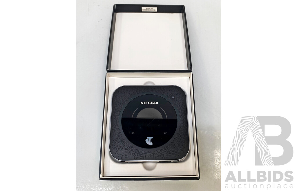 Netgear (MR1100) Nighthawk M1 LTE Mobile Router