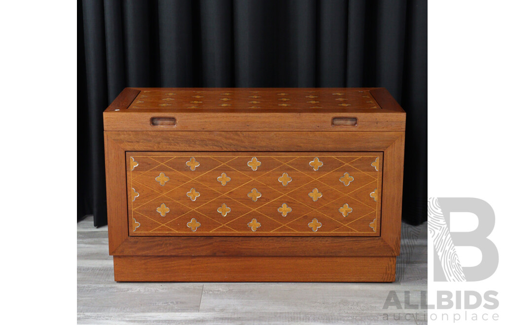 Good Rosewood Lift Top Trunk with Mother of Pearl Inlay