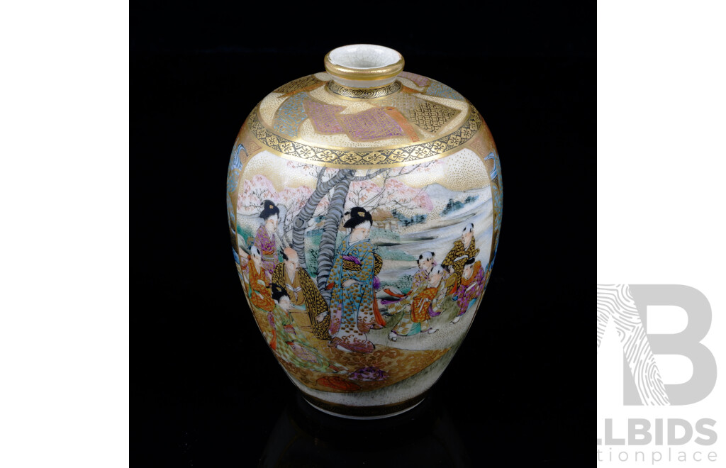Very Fine Antique Japanese Satsuma Porcelain Vase with Detailed Hand Painted Scenes