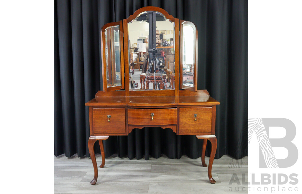 Queen Anne Style Dresser with Wing Mirrors