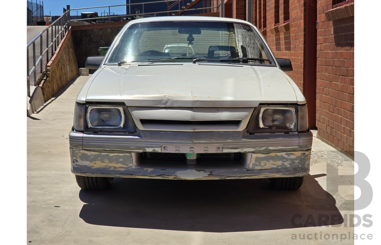 7/1984 Holden VK Commodore SL 4d Sedan Alpine White 3.3L