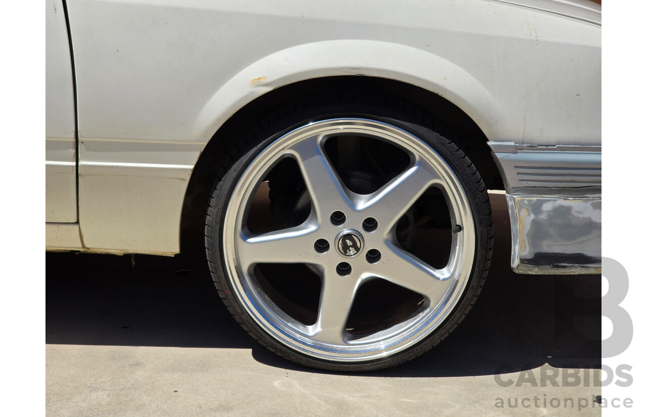 7/1984 Holden VK Commodore SL 4d Sedan Alpine White 3.3L