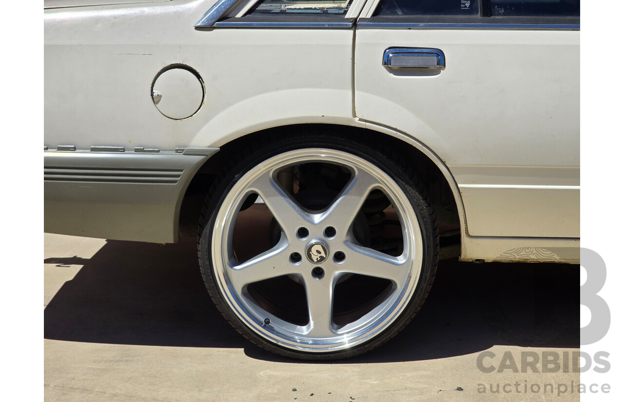 7/1984 Holden VK Commodore SL 4d Sedan Alpine White 3.3L