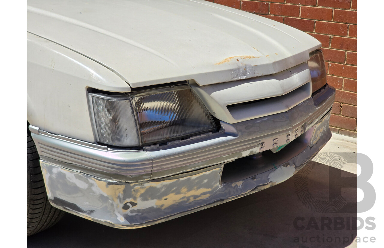 7/1984 Holden VK Commodore SL 4d Sedan Alpine White 3.3L