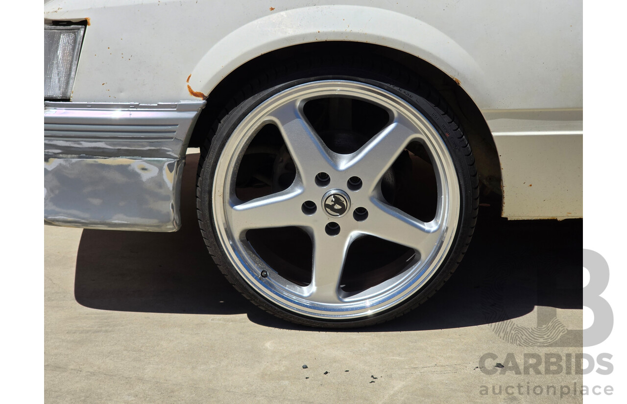 7/1984 Holden VK Commodore SL 4d Sedan Alpine White 3.3L