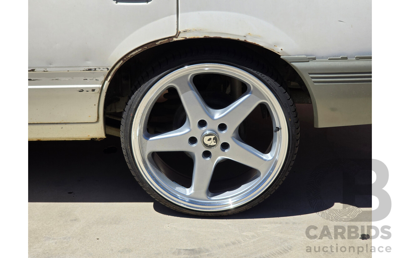 7/1984 Holden VK Commodore SL 4d Sedan Alpine White 3.3L