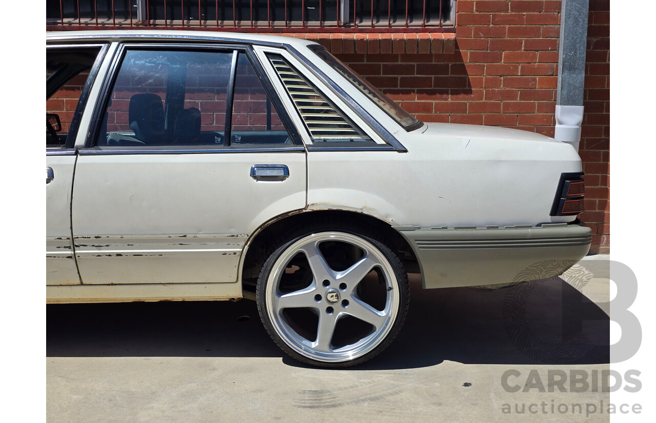 7/1984 Holden VK Commodore SL 4d Sedan Alpine White 3.3L