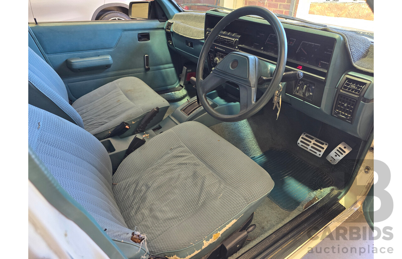 7/1984 Holden VK Commodore SL 4d Sedan Alpine White 3.3L