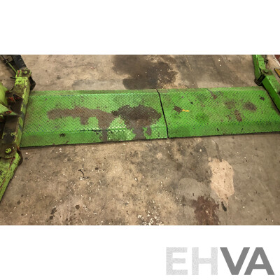 Molnar 2500kg Two Post Car Hoist