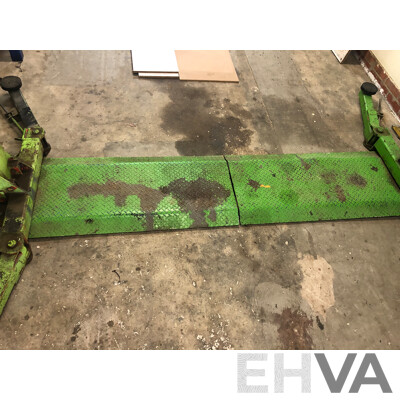 Molnar 2500kg Two Post Car Hoist