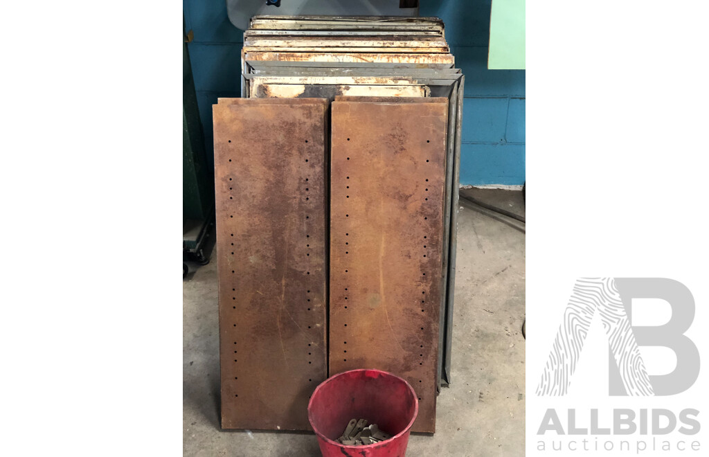 900mm Metal Shelves X 28