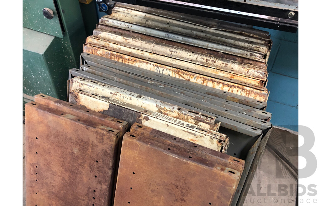900mm Metal Shelves X 28