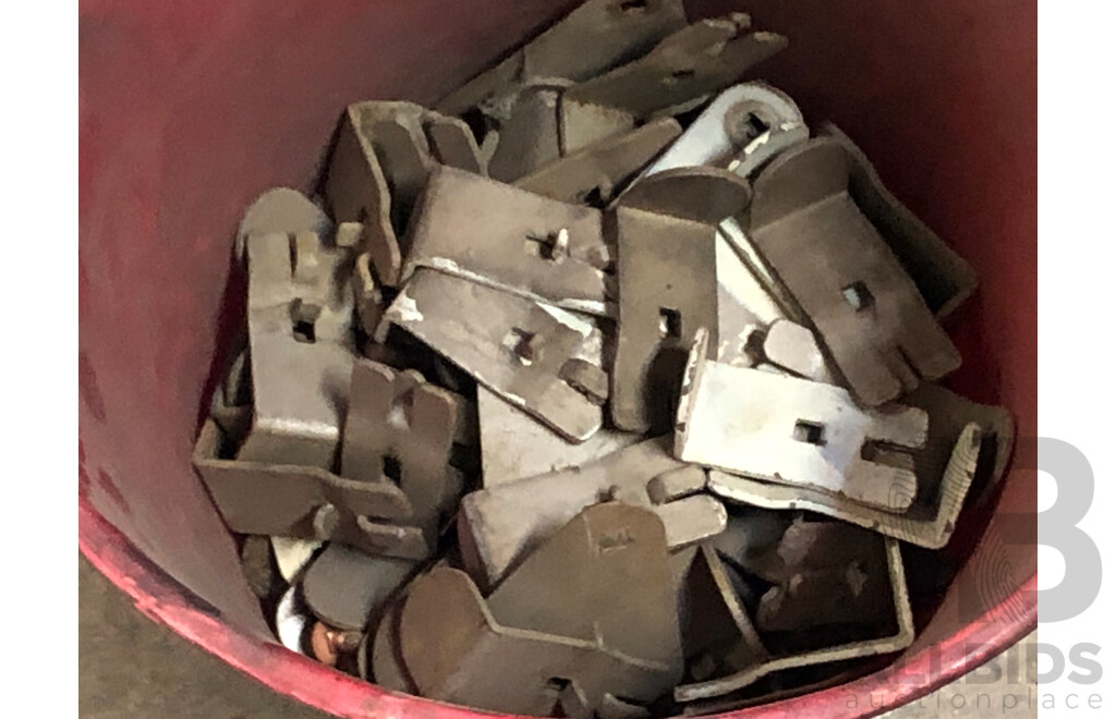 900mm Metal Shelves X 28