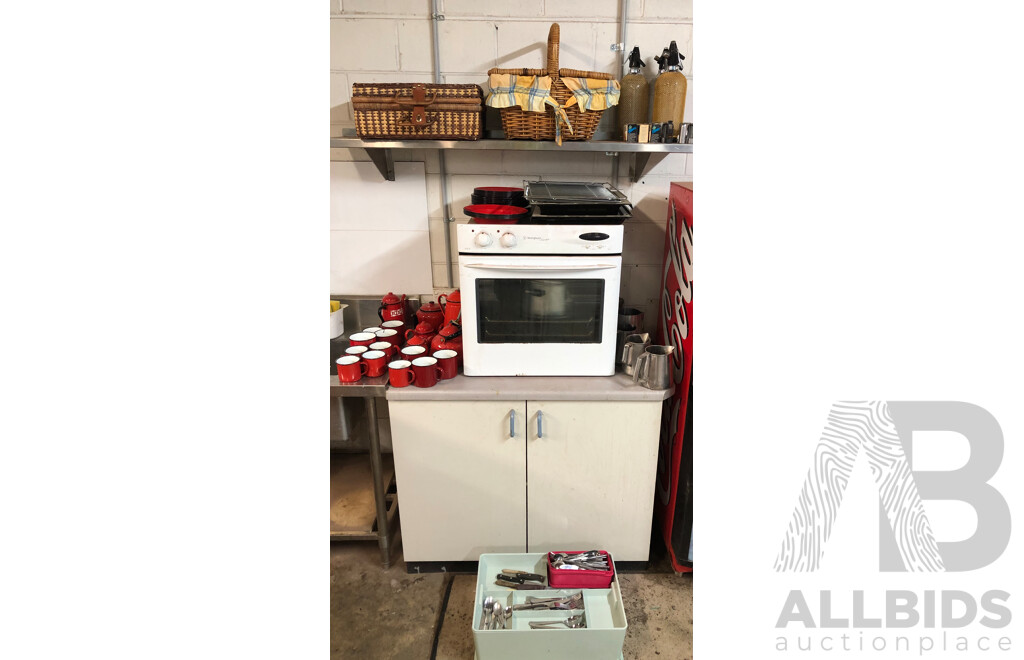 Westinghouse Freestyle 2.3kW Multifunction Underbench Oven with Various Kitchenware