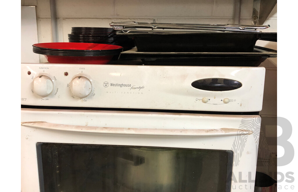 Westinghouse Freestyle 2.3kW Multifunction Underbench Oven with Various Kitchenware