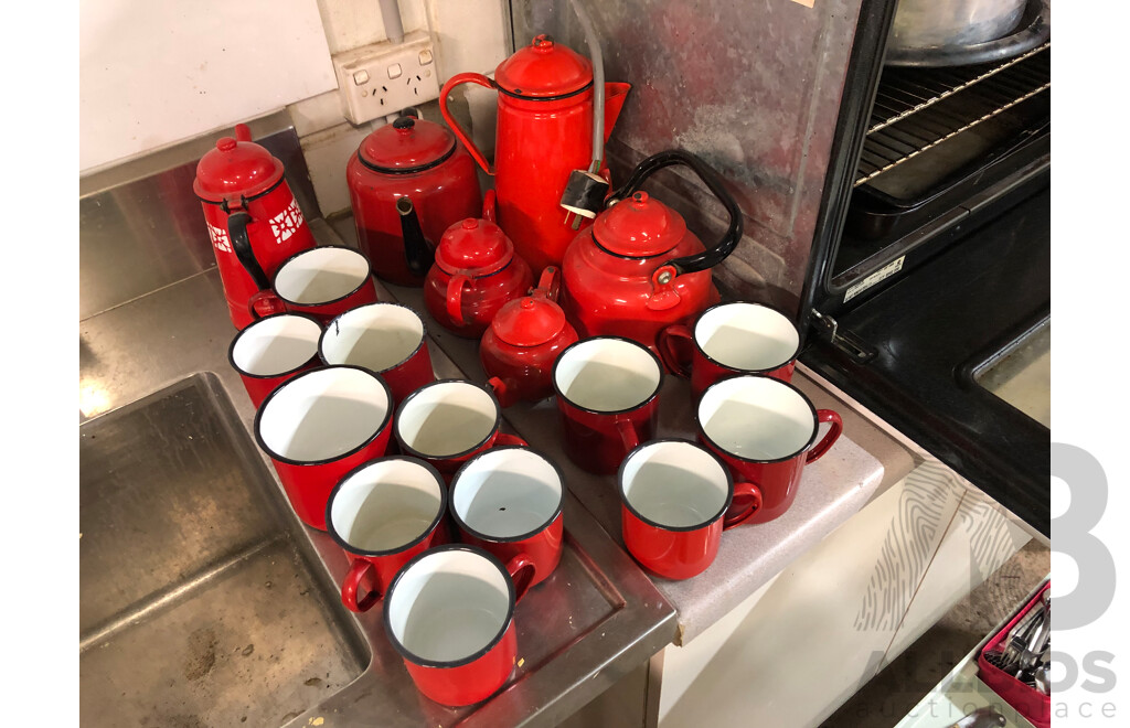 Westinghouse Freestyle 2.3kW Multifunction Underbench Oven with Various Kitchenware