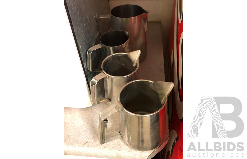 Westinghouse Freestyle 2.3kW Multifunction Underbench Oven with Various Kitchenware