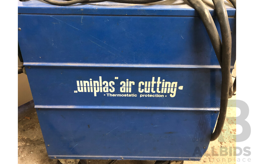 Uniplas 80/50 Plasma Cutter with Trakka Plasma Torch Cutting Guide