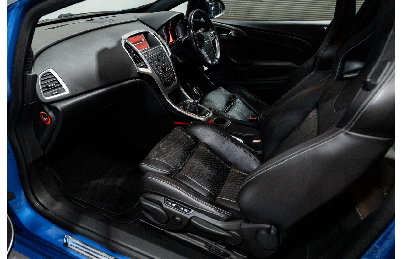11/2015 Holden Astra VXR PJ 3d Hatchback Arden Blue metallic Turbo 2.0L