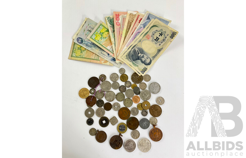 Collection of Collectable Coins Notes and Pendants Including Australian 1966 Round Silver Fifty Cent, 2016 Twenty Cent, 50 Years Decimal Currency, 1919 Johannesburg End of Great War and More