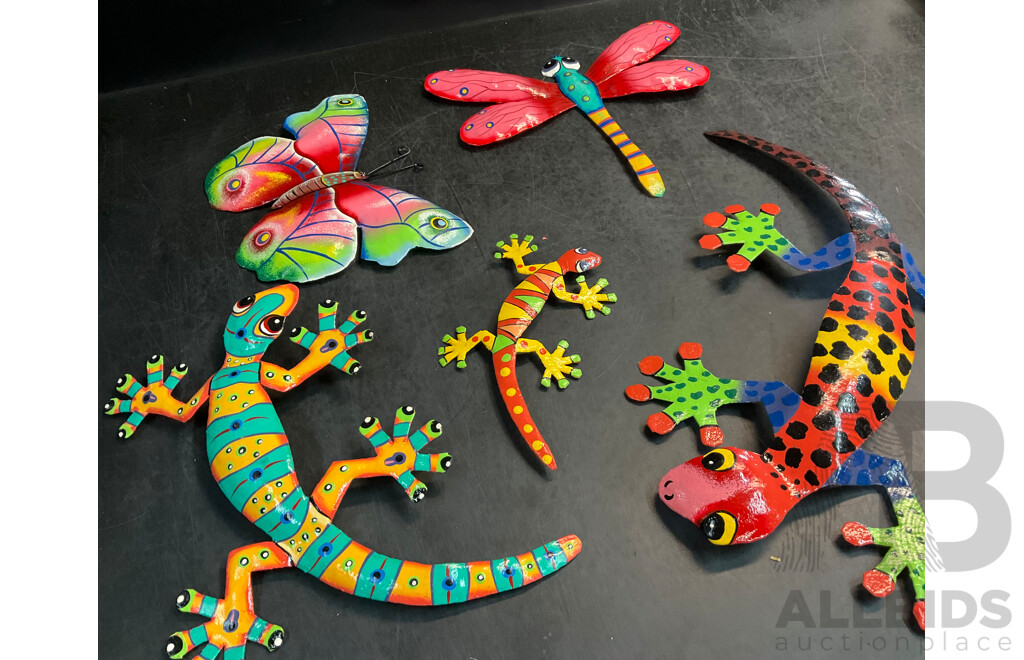 Bulk Lot of Metal Decorative Metal Indoor Outdoor Hanging Wall Art - Assorted Colors, Sizes and Designs - Gecko Lizard / Butterfly / Dragonfly - Lot of 42