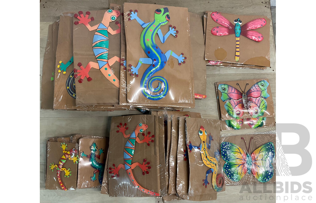 Bulk Lot of Metal Decorative Metal Indoor Outdoor Hanging Wall Art - Assorted Colors, Sizes and Designs - Gecko Lizard / Butterfly / Dragonfly - Lot of 42
