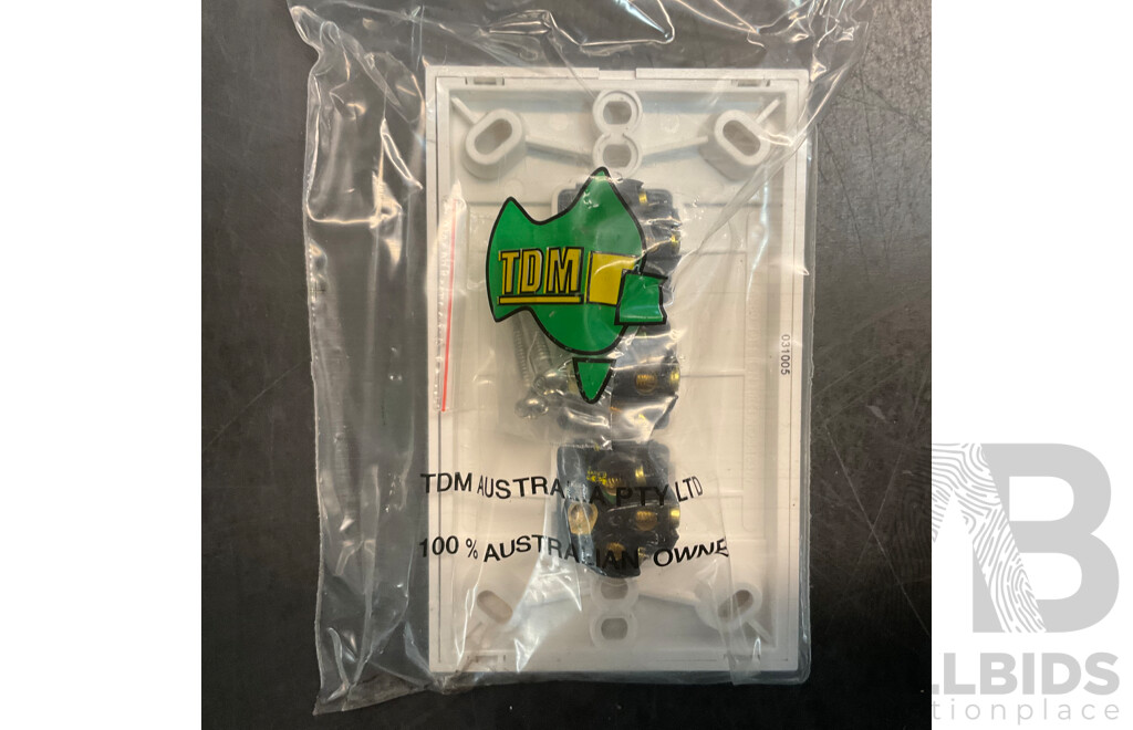 TDM Light Vertical Switches - 1/3/4 Gang - Lot of 190