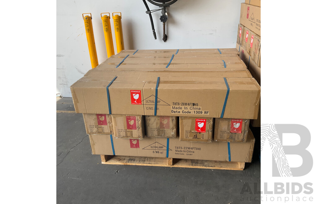 Bulk Lot of ULTRALAMP ECO-Saver T8/T5 22W & 28W SMDTube Light 1.2m (T8T5-28W4FT945)(T8T5-22W4FT840) - Total in 15 Boxes