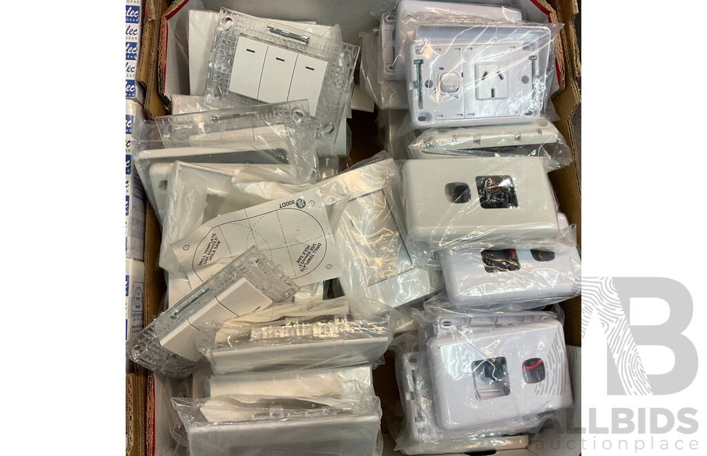 Bulk Lot of Assorted Switches - Lot 1588895 | ALLBIDS