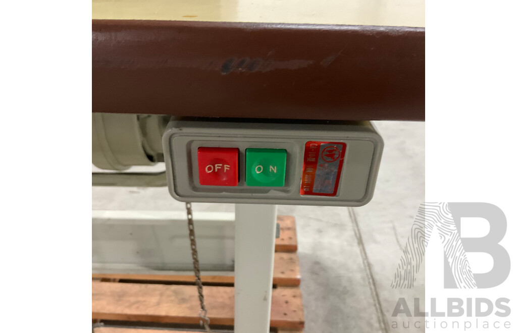 REVO STYLE-R-20 Carpet Overlocker