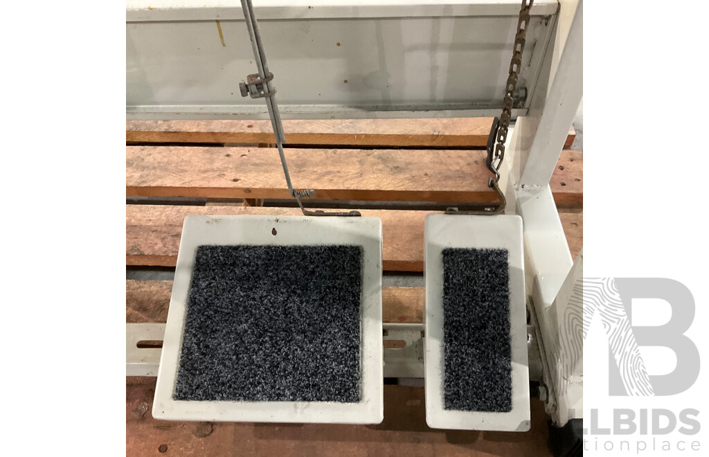 REVO STYLE-R-20 Carpet Overlocker