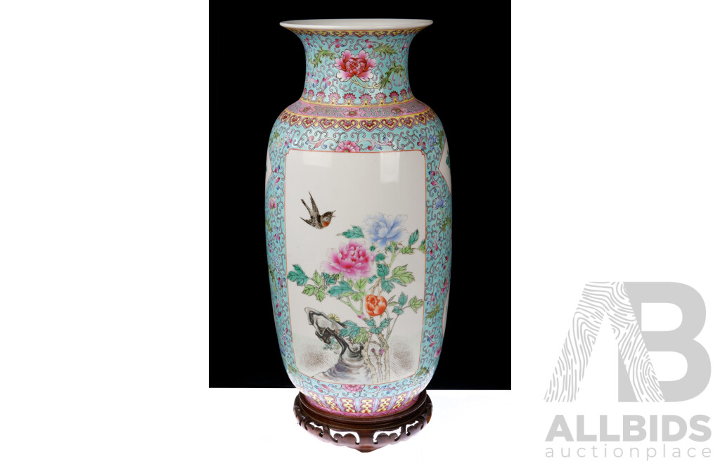 Vintage Chinese Porcelain Hand Painted Famille Rose Vase with Avain Scene and Carved Wooden Stand