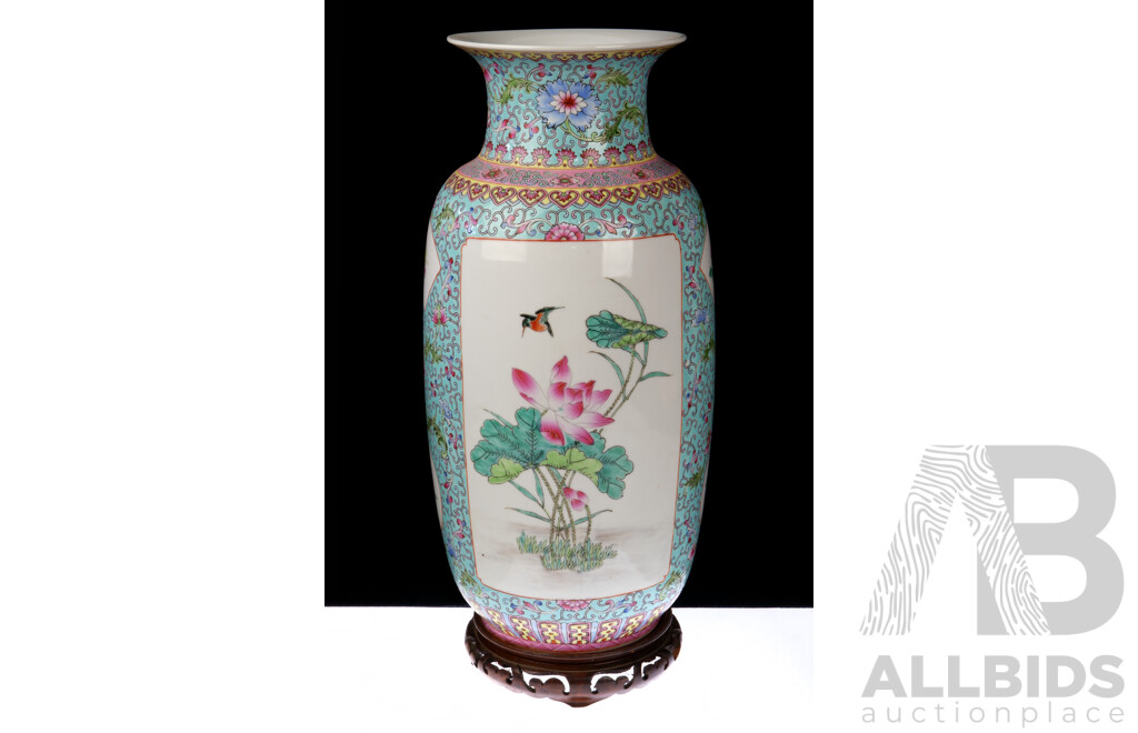 Vintage Chinese Porcelain Hand Painted Famille Rose Vase with Avain Scene and Carved Wooden Stand