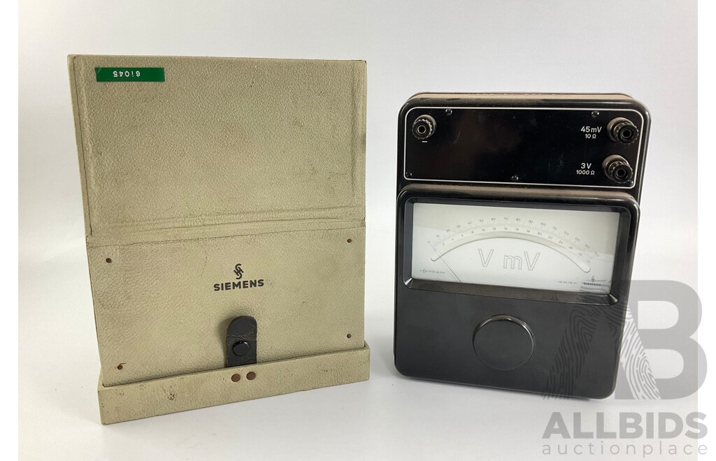Vintage Siemens Technitions Volt Meter, 3 Volt - 45 Millivolt with Felt Lined Case, Made in Germany