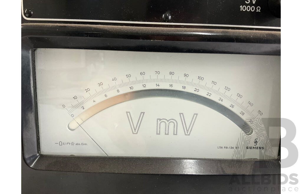 Vintage Siemens Technitions Volt Meter, 3 Volt - 45 Millivolt with Felt Lined Case, Made in Germany
