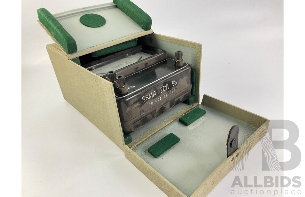 Vintage Siemens Technitions Volt Meter, 3 Volt - 45 Millivolt with Felt Lined Case, Made in Germany