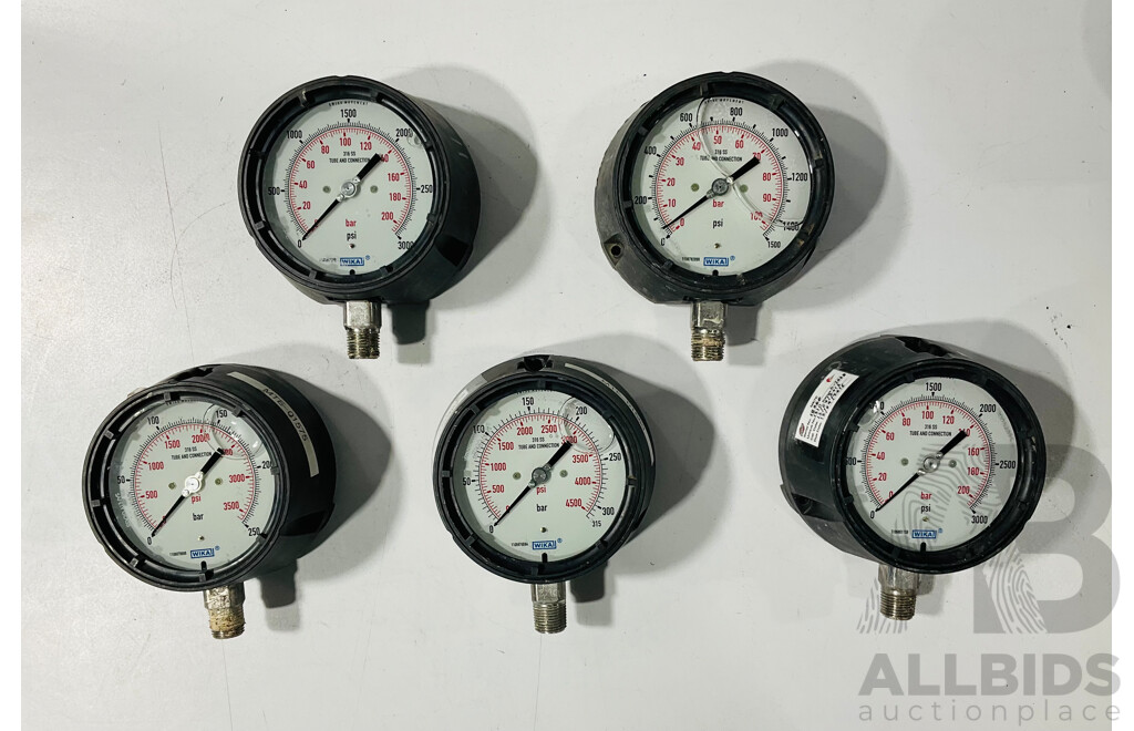 Eight Large Wika Xsel Liquid Filled Tube and Connection Pressure Gauges, PSI and Bar, Swiss Movement with Three Smaller Examples