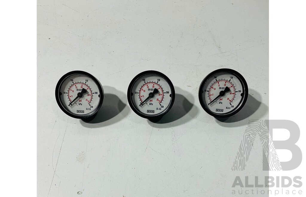 Eight Large Wika Xsel Liquid Filled Tube and Connection Pressure Gauges, PSI and Bar, Swiss Movement with Three Smaller Examples