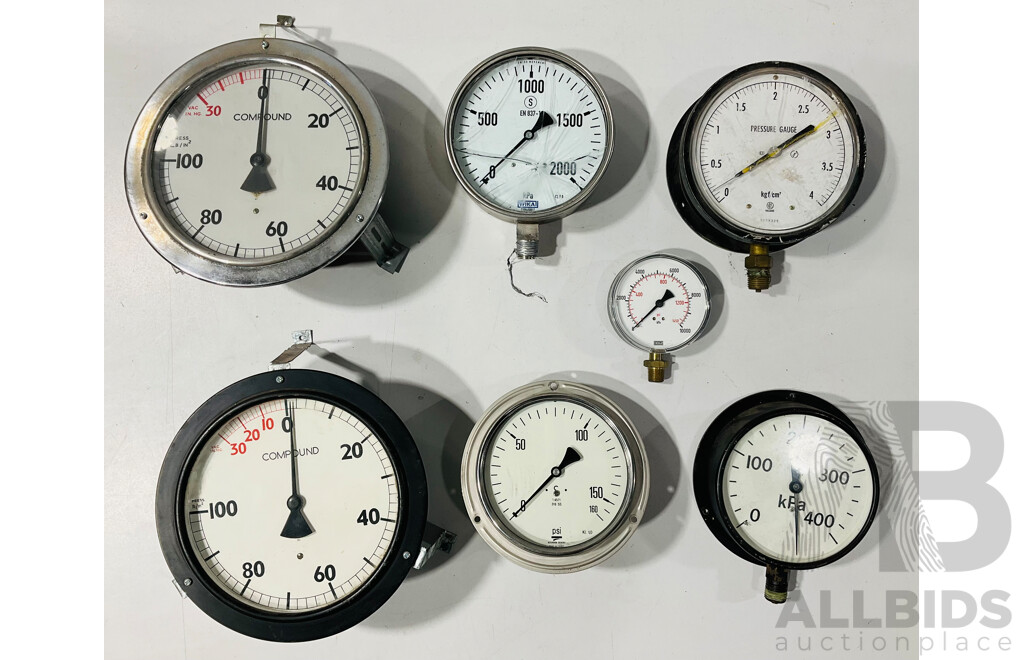 Collection of Large Pressure and Vacuuum Gauges