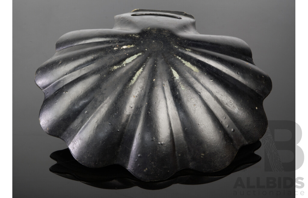 Antique French Papier Mache Scallop Form Crumb Tray with Chinoiserie Style Hand Painted Decoration, Circa 18th Century