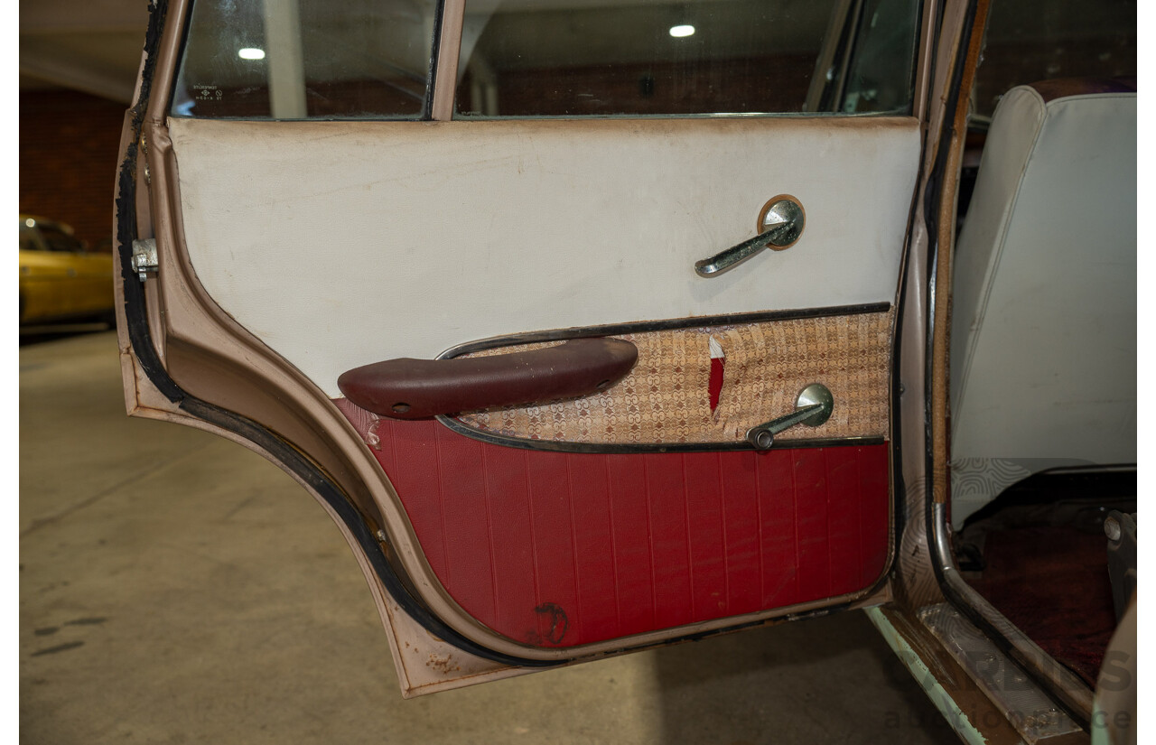 1/1964 Toyota Crown Custom 4d Wagon Brown 1.9L