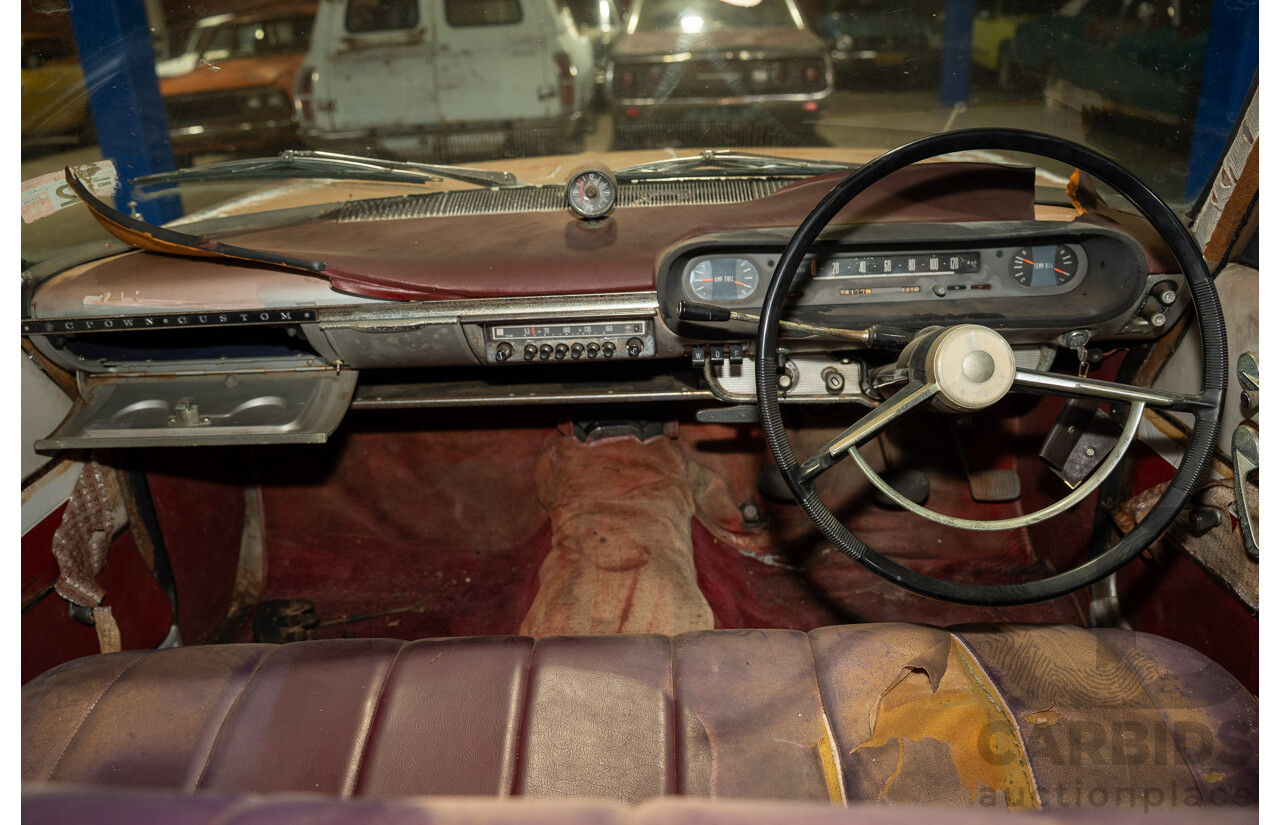 1/1964 Toyota Crown Custom 4d Wagon Brown 1.9L