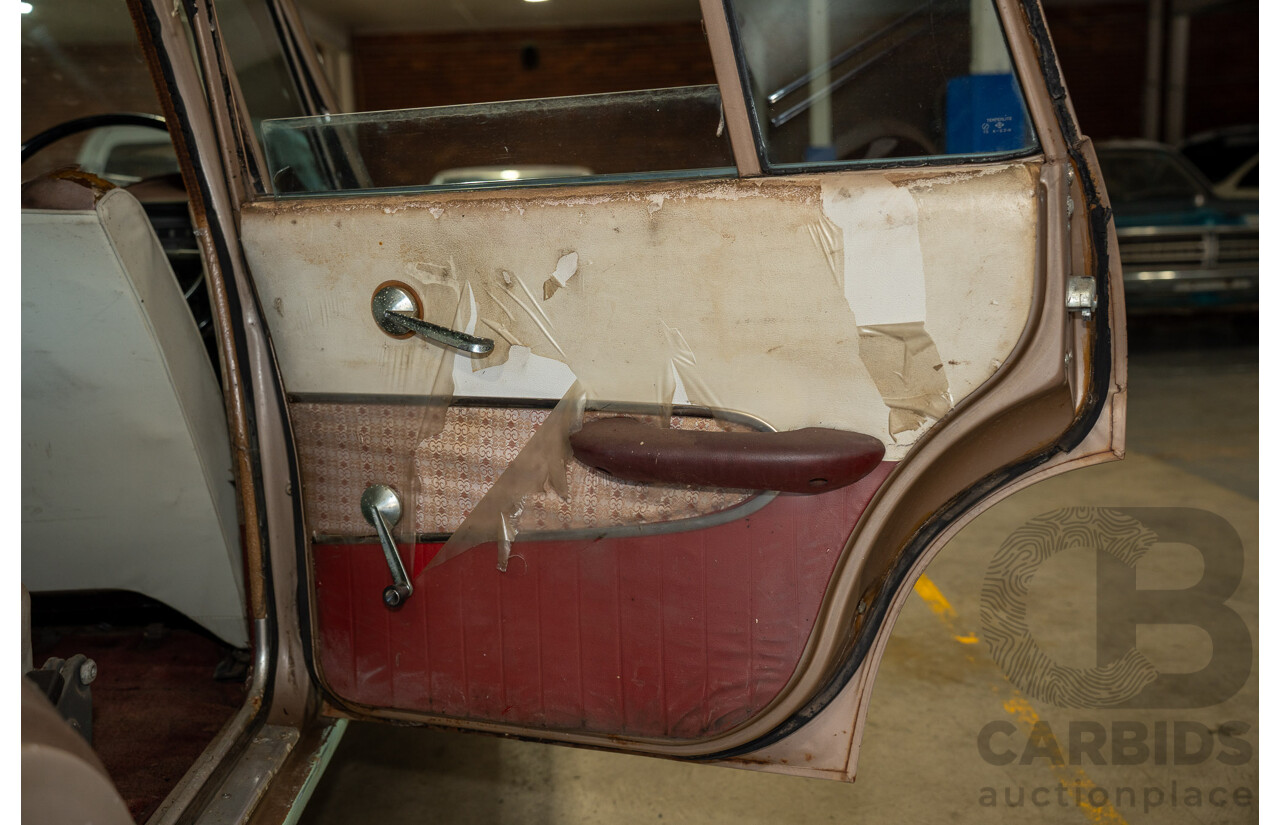 1/1964 Toyota Crown Custom 4d Wagon Brown 1.9L