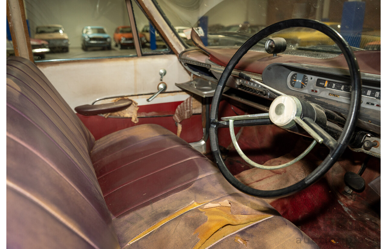 1/1964 Toyota Crown Custom 4d Wagon Brown 1.9L