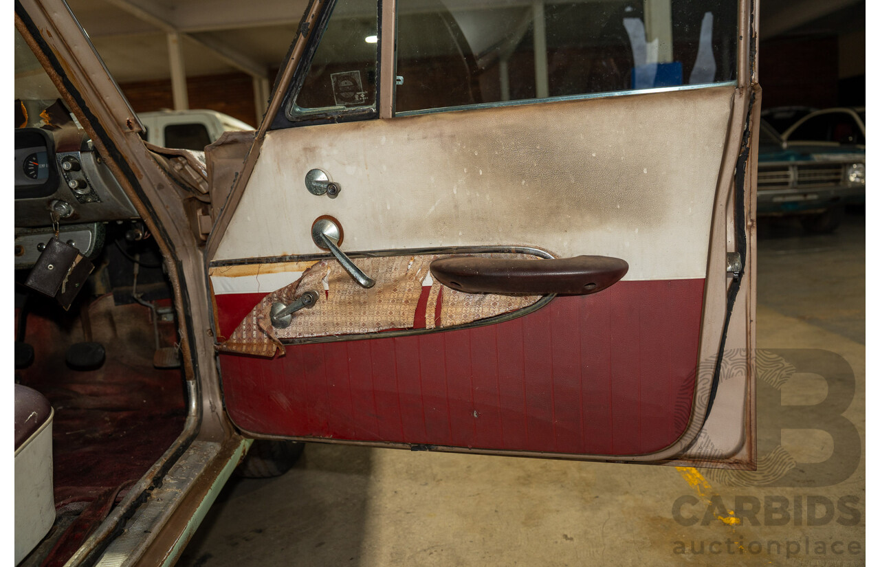 1/1964 Toyota Crown Custom 4d Wagon Brown 1.9L