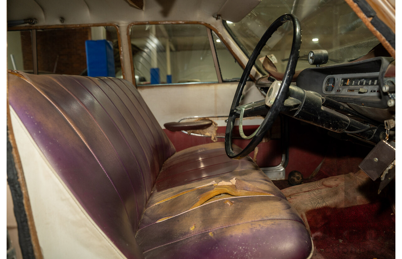 1/1964 Toyota Crown Custom 4d Wagon Brown 1.9L