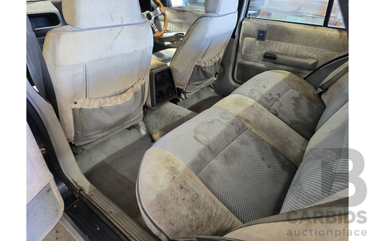 12/1981 Ford ZJ Fairlane 4d Sedan Blue / Silver V8 4.9L