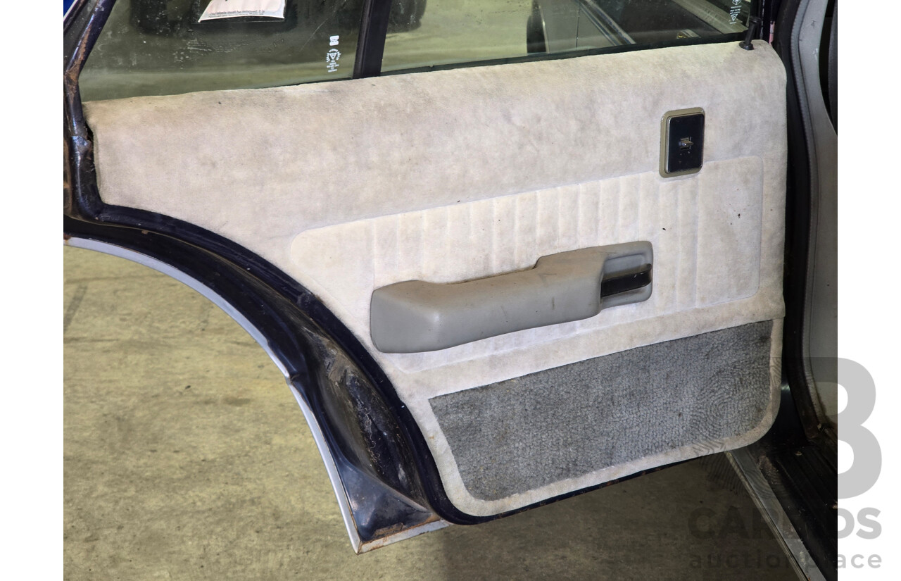 12/1981 Ford ZJ Fairlane 4d Sedan Blue / Silver V8 4.9L