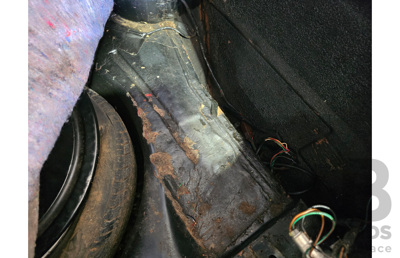 12/1981 Ford ZJ Fairlane 4d Sedan Blue / Silver V8 4.9L