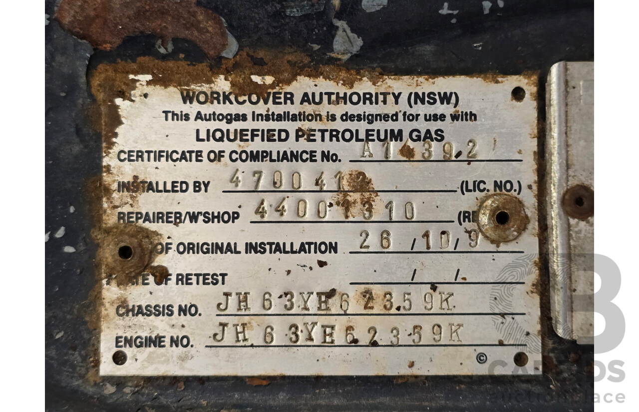 12/1981 Ford ZJ Fairlane 4d Sedan Blue / Silver V8 4.9L